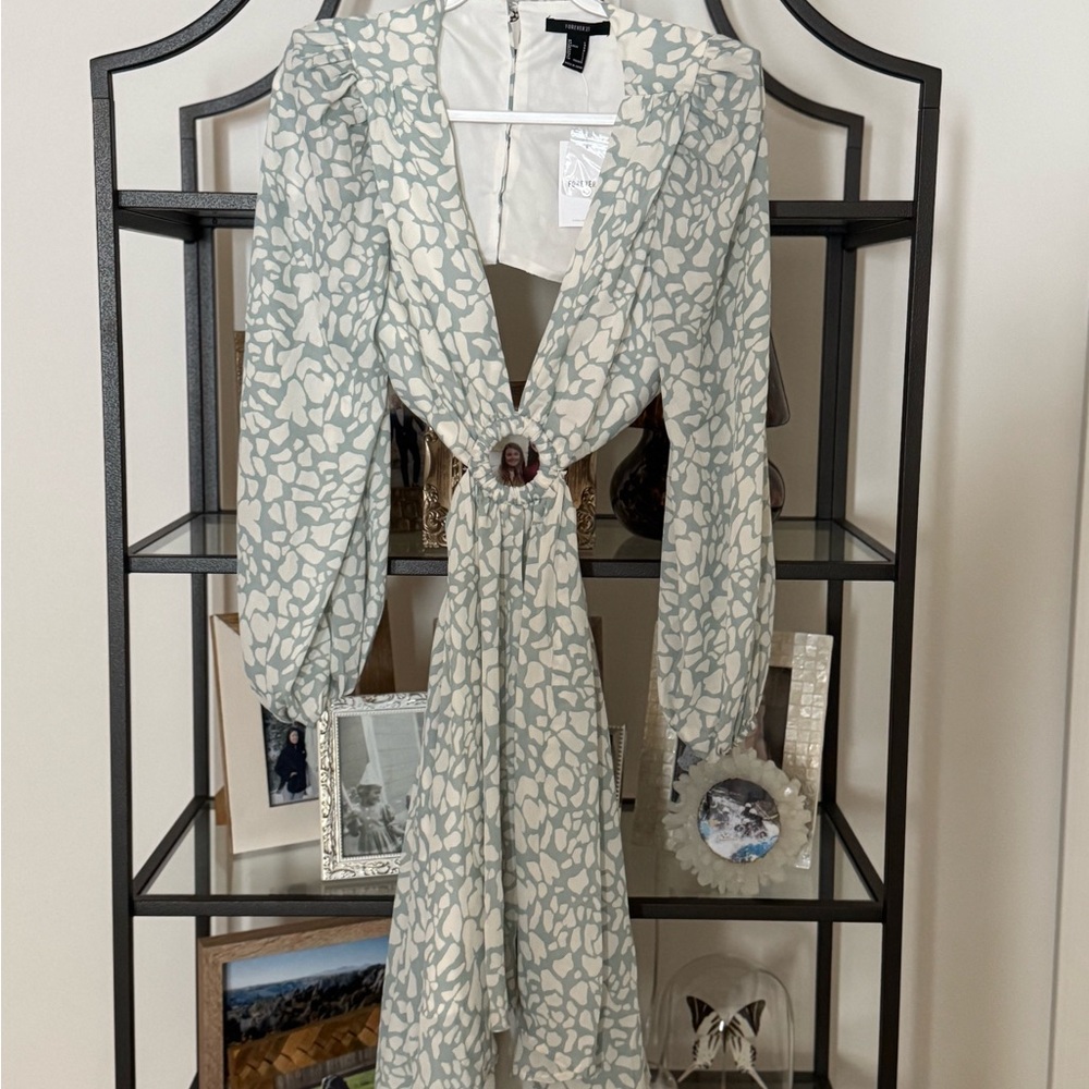 Elegant White Patterned Dress